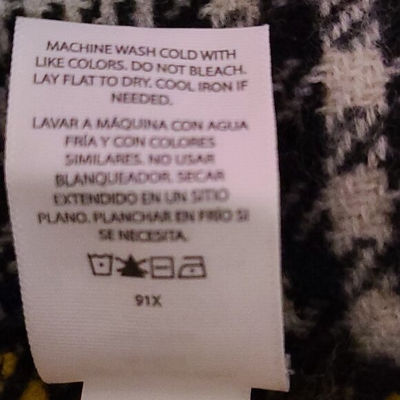 OVER SIZED BLANKET SCARF HOUNDSTOOTH REVERSIBLE WITH FRINGE --SIZE 78 '' X 26'' - Picture 4 of 10